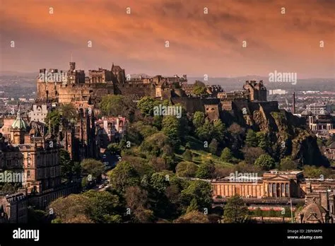 Il Castello di Edimburgo: Una Fortezza Storica con Vista mozzafiato!