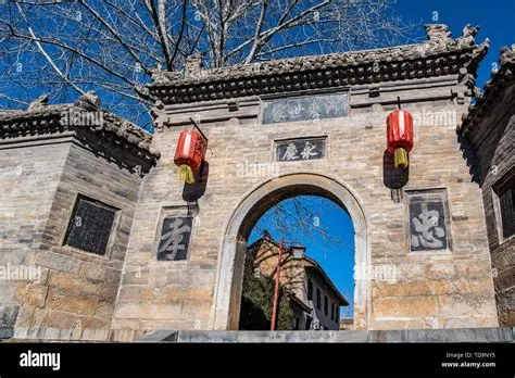 Il Mausoleo di Liu Zongyuan: Una perla nascosta per gli amanti della storia e dell'architettura tradizionale!