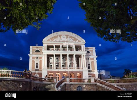 Il Teatro Amazonas: Un gioiello architettonico e un simbolo della storia di Manaus!