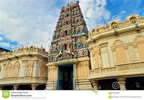 Il Tempio Sri Mahamariamman: Una Splendida Oasi di Cultura e Spiritualità nel Cuore di Kuala Lumpur!