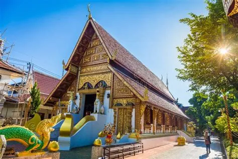 Il Wat Phra Singh: Un antico tempio buddista con splendidi esempi di architettura Lanna!