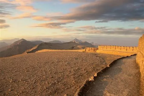 L'Immensità Storica del Forte di Rani Kot! Un viaggio indietro nel tempo nella provincia di Sindh.