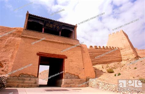 La Fortezza Jiayuguan! Un Bastione Militare Storico che Travalica il Tempo!