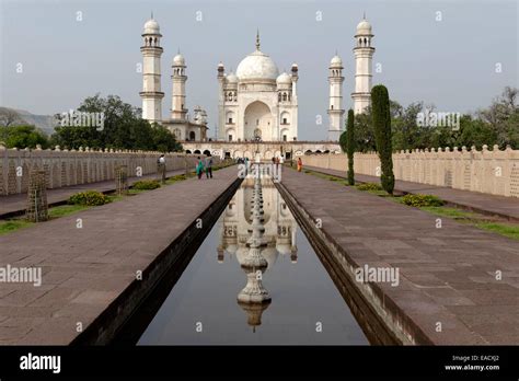  Il Mausoleo di Bibi Ka Maqbara: Un gioiello Mughal nascosto nella città di Aurangabad!